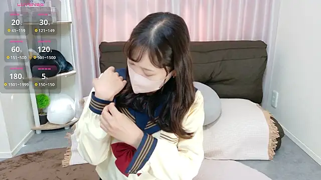 yuu-chan  online show from October 12, 2025, 4:11 am