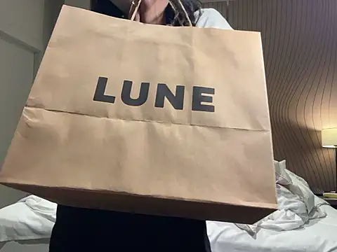 yuu-chan  online show from November 23, 2025, 9:20 am