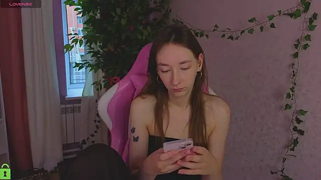 Snapshot of Miche1le_Allenne chatting on June 28, 2026, 1:11 am Miche1le Allenne online show from June 28, 2026, 1:11 am