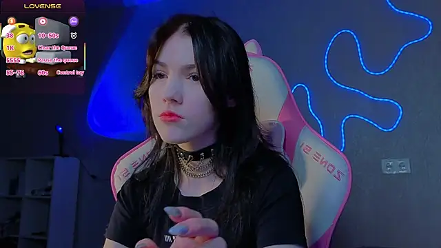 Sophie SkyAngel online show from December 14, 2025, 2:33 pm