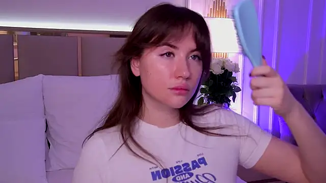 MeganStrain online show from September 18, 2025, 3:19 am