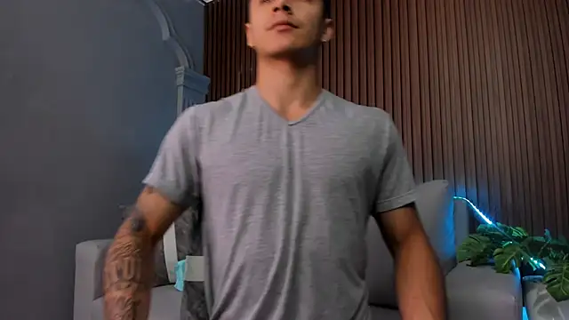 Snapshot of Leo_santoro chatting on September 9, 2025, 12:48 pm Leo santoro online show from September 9, 2025, 12:48 pm