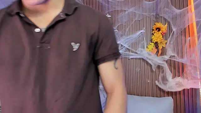 Snapshot of Leo_santoro chatting on October 16, 2025, 1:56 pm Leo santoro online show from October 16, 2025, 1:56 pm