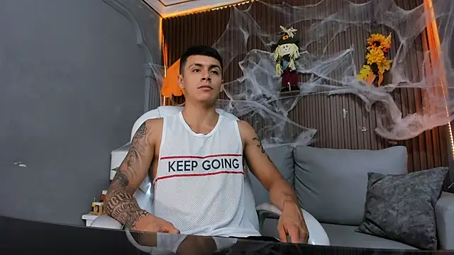 Snapshot of Leo_santoro chatting on October 26, 2025, 3:29 pm Leo santoro online show from October 26, 2025, 3:29 pm