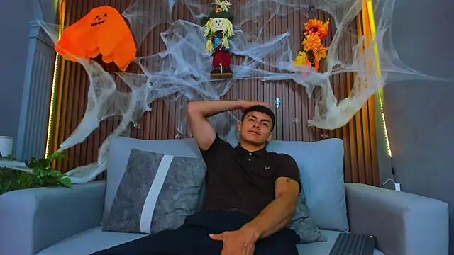 Snapshot of Leo_santoro chatting on October 30, 2025, 1:34 pm Leo santoro online show from October 30, 2025, 1:34 pm