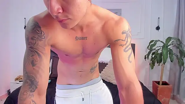 Snapshot of Leo_santoro chatting on November 3, 2025, 2:29 pm Leo santoro online show from November 3, 2025, 2:29 pm