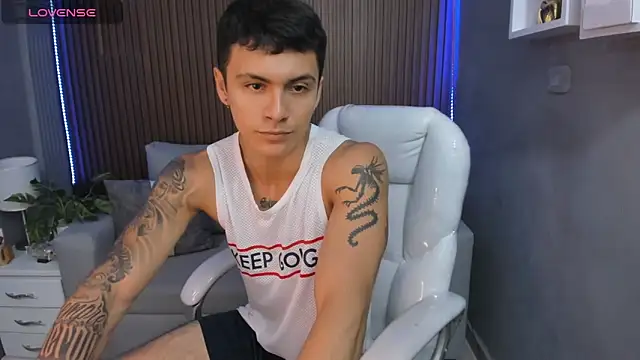 Snapshot of Leo_santoro chatting on November 8, 2025, 3:23 pm Leo santoro online show from November 8, 2025, 3:23 pm