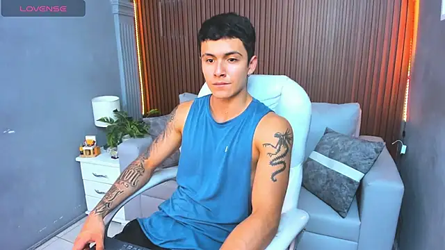 Snapshot of Leo_santoro chatting on November 12, 2025, 4:18 pm Leo santoro online show from November 12, 2025, 4:18 pm