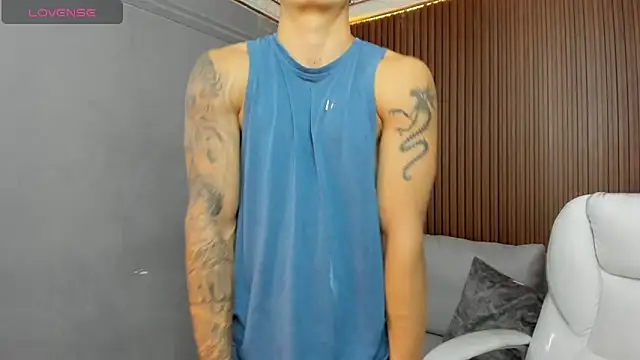 Snapshot of Leo_santoro chatting on November 21, 2025, 2:27 pm Leo santoro online show from November 21, 2025, 2:27 pm