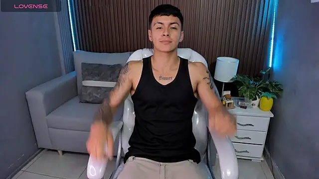 Snapshot of Leo_santoro chatting on November 28, 2025, 1:36 pm Leo santoro online show from November 28, 2025, 1:36 pm