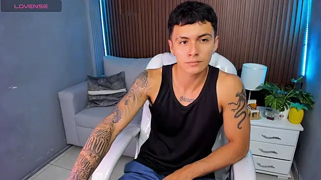 Snapshot of Leo_santoro chatting on November 29, 2025, 1:58 pm Leo santoro online show from November 29, 2025, 1:58 pm