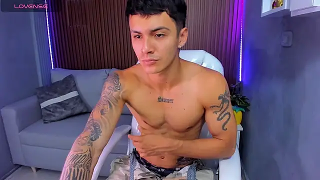 Snapshot of Leo_santoro chatting on December 3, 2025, 2:26 pm Leo santoro online show from December 3, 2025, 2:26 pm