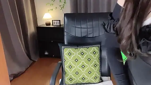 Snapshot of Calvin--1 chatting on September 9, 2025, 1:32 pm Calvin--1 online show from September 9, 2025, 1:32 pm