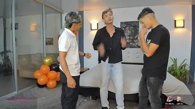 Bisexlifehot   online show from November 21, 2025, 11:03 pm