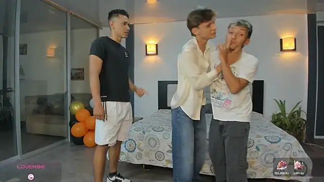 Bisexlifehot   online show from November 22, 2025, 11:15 pm