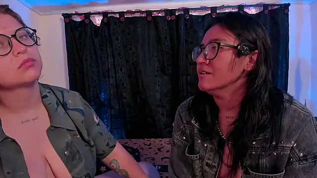 CrazyCakes  online show from April 16, 2026, 3:46 pm