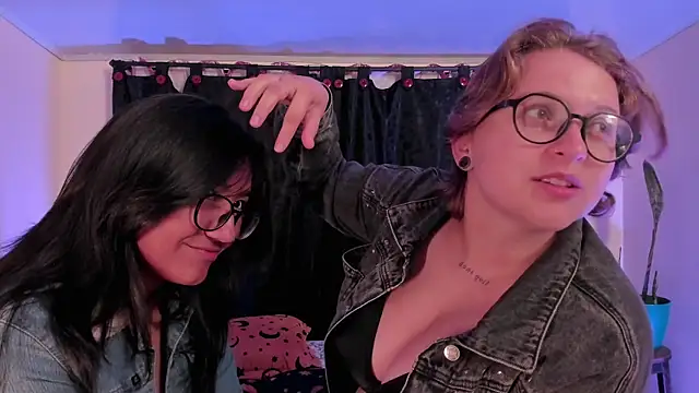 CrazyCakes  online show from April 26, 2026, 4:32 am