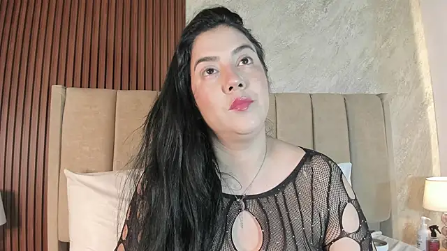  Cris Spicy  online show from April 15, 2026, 8:20 pm