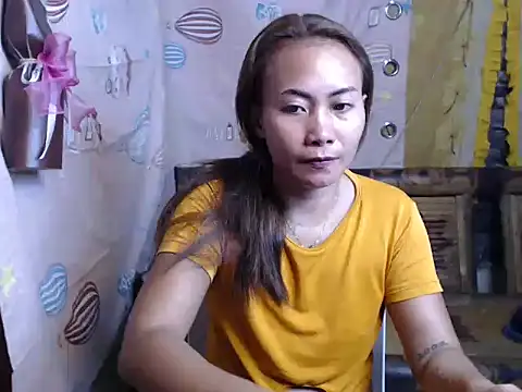 joanpetite online show from May 27, 2026, 1:57 am