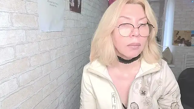 Wendy Waves online show from October 28, 2025, 10:41 am