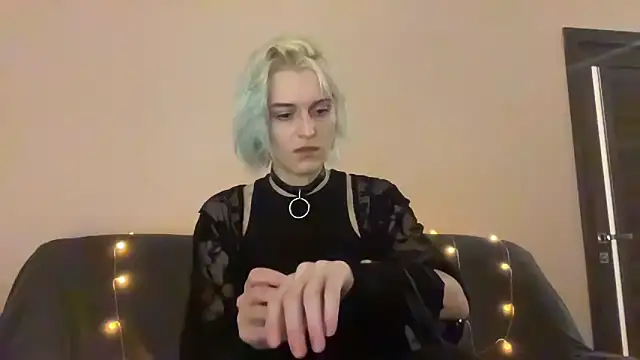 Snapshot of Lea_Elfie chatting on March 28, 2026, 8:19 pm Lea Elfie online show from March 28, 2026, 8:19 pm