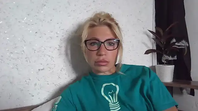 fox red lady7 online show from September 29, 2025, 8:30 am