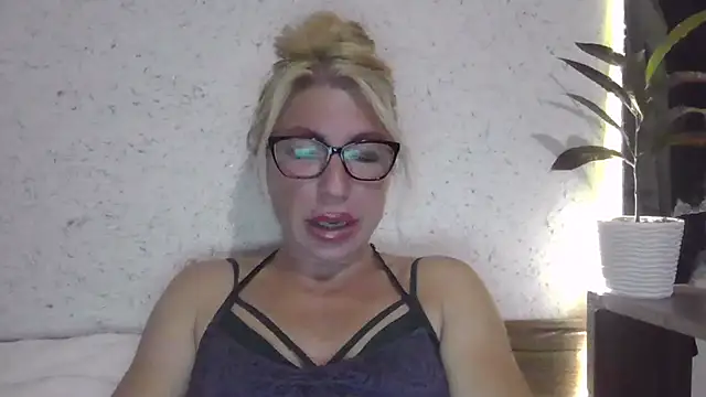 fox red lady7 online show from October 2, 2025, 7:32 pm