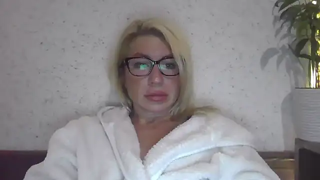 fox red lady7 online show from October 16, 2025, 8:54 pm