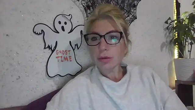 fox red lady7 online show from October 29, 2025, 6:09 pm