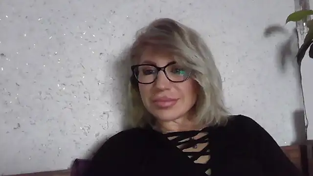 fox red lady7 online show from April 17, 2026, 6:49 am