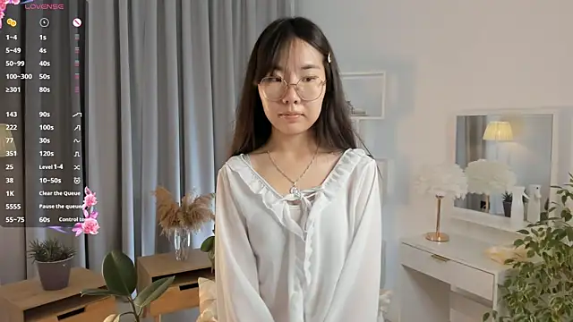 UdelaDodson online show from September 14, 2025, 3:11 pm