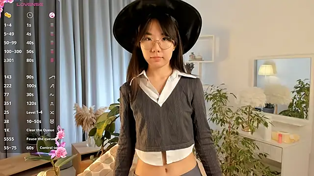 UdelaDodson online show from October 1, 2025, 3:29 pm