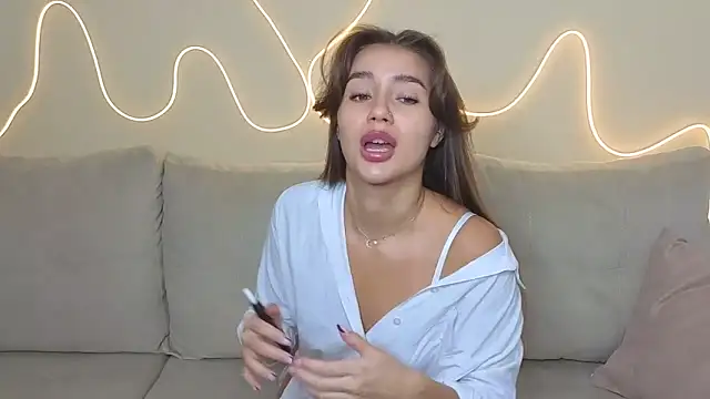 KathrynBrooks online show from October 21, 2025, 3:24 pm