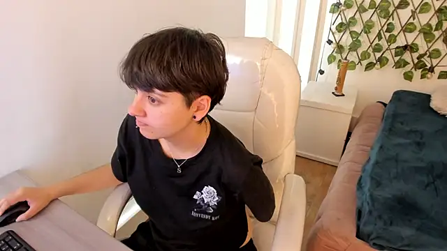 Nathaly ds online show from November 10, 2025, 7:46 pm