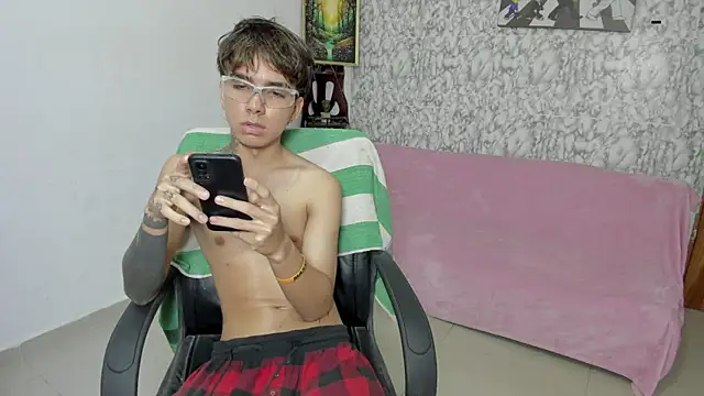 Snapshot of maxxis_eli chatting on October 9, 2025, 4:10 am maxxis eli online show from October 9, 2025, 4:10 am