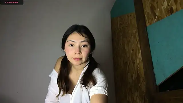 Snapshot of petite_mary chatting on May 3, 2026, 8:15 pm petite mary online show from May 3, 2026, 8:15 pm