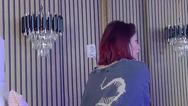 LunaHart online show from October 5, 2025, 4:27 pm