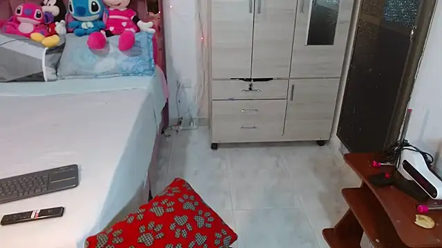 Mariajose202 online show from November 22, 2025, 1:43 pm