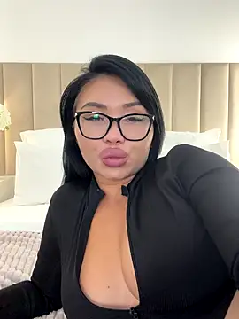 Mia stepMOM online show from October 14, 2025, 6:20 pm