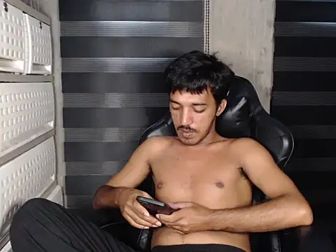 RowyCam online show from November 8, 2025, 1:06 am