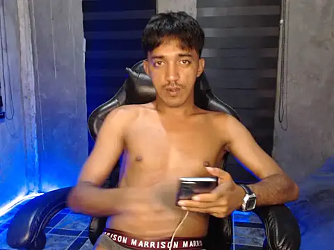 RowyCam online show from December 21, 2025, 4:03 pm