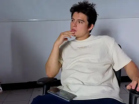 invincible200 online show from October 13, 2025, 1:33 pm