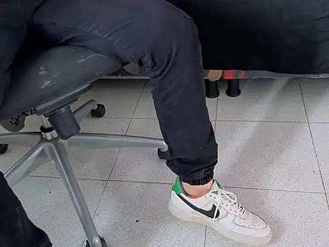 invincible200 online show from November 20, 2025, 2:39 pm