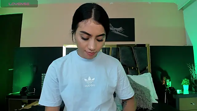 ScarletTorres online show from November 16, 2025, 5:07 pm