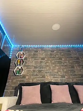 Melissa coll online show from February 10, 2026, 4:27 am