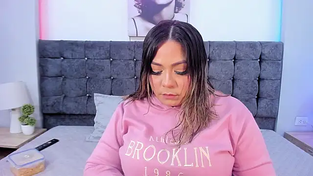 Snapshot of isabella_horney_ chatting on September 29, 2025, 8:02 pm isabella horney online show from September 29, 2025, 8:02 pm