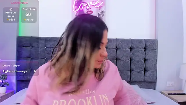 Snapshot of isabella_horney_ chatting on October 5, 2025, 7:56 pm isabella horney online show from October 5, 2025, 7:56 pm