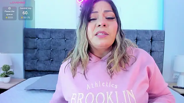 Snapshot of isabella_horney_ chatting on October 13, 2025, 8:20 pm isabella horney online show from October 13, 2025, 8:20 pm