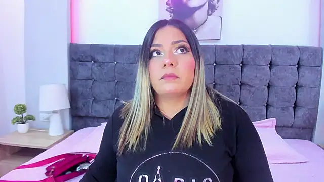 Snapshot of isabella_horney_ chatting on October 30, 2025, 4:41 pm isabella horney online show from October 30, 2025, 4:41 pm