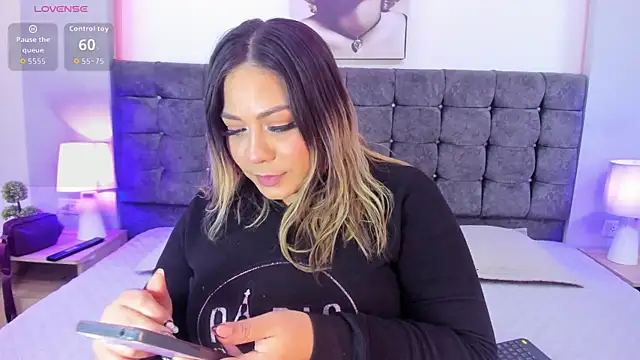 Snapshot of isabella_horney_ chatting on November 7, 2025, 8:09 pm isabella horney online show from November 7, 2025, 8:09 pm